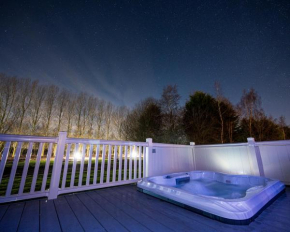Tarn Lodge with Hot Tub